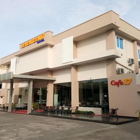 Seventeen Hotel Banda Aceh Buitenkant foto