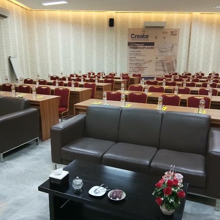 Seventeen Hotel Banda Aceh Buitenkant foto