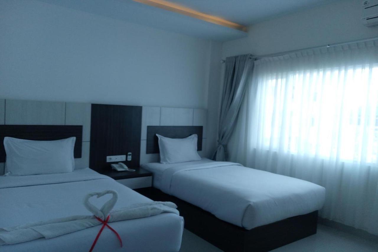 Seventeen Hotel Banda Aceh Buitenkant foto