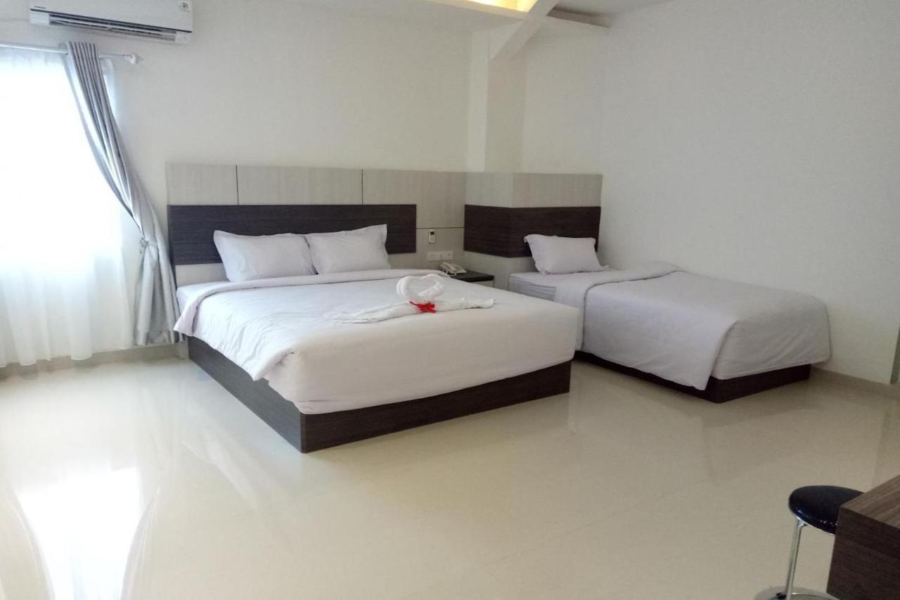 Seventeen Hotel Banda Aceh Buitenkant foto