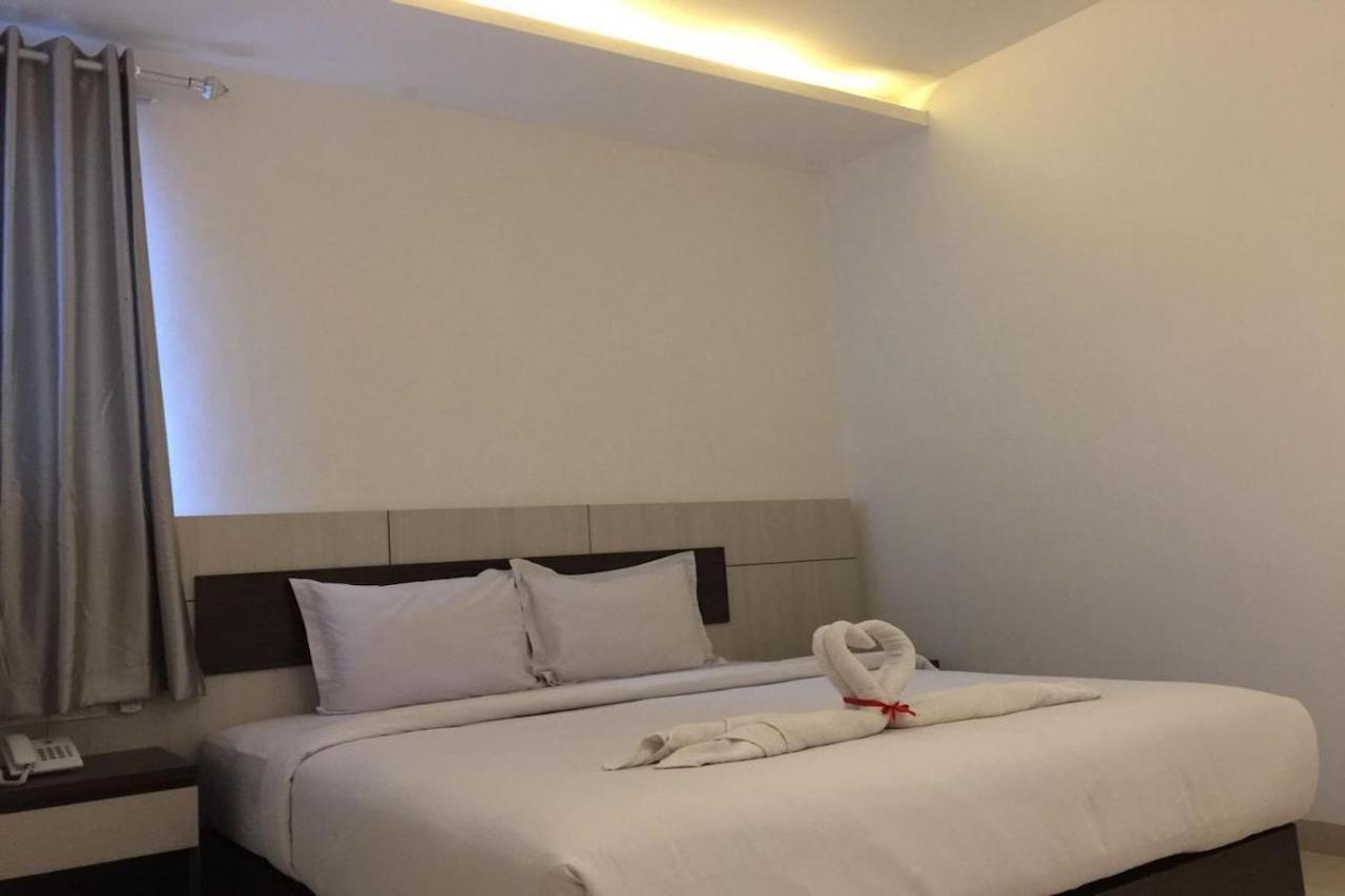 Seventeen Hotel Banda Aceh Buitenkant foto