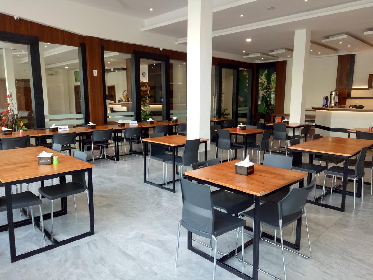 Seventeen Hotel Banda Aceh Buitenkant foto