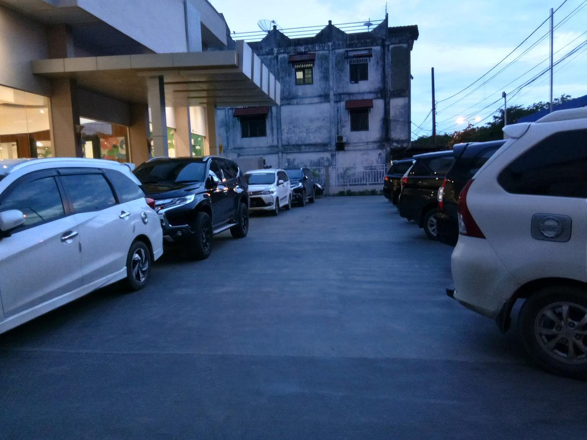 Seventeen Hotel Banda Aceh Buitenkant foto