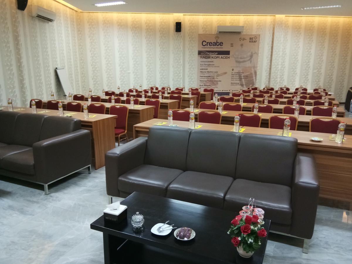 Seventeen Hotel Banda Aceh Buitenkant foto
