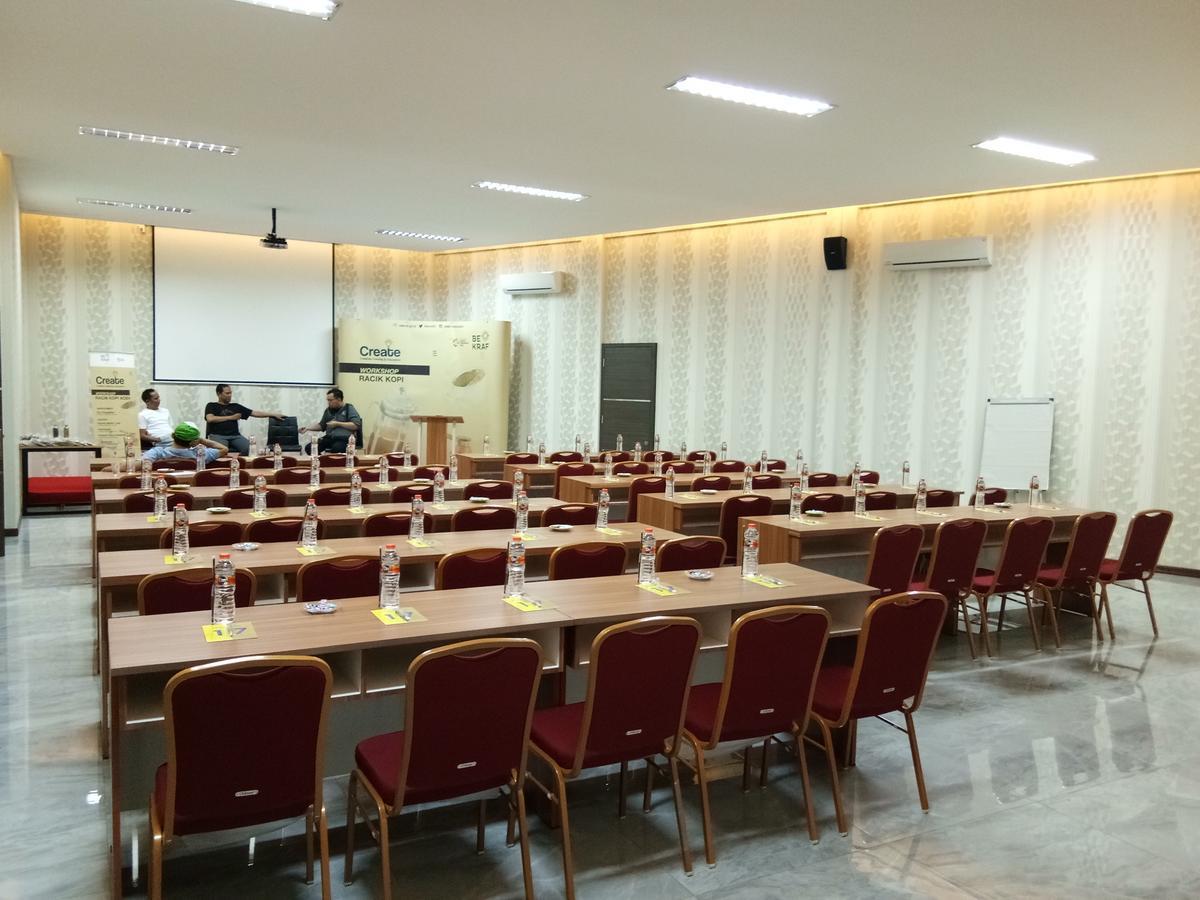 Seventeen Hotel Banda Aceh Buitenkant foto