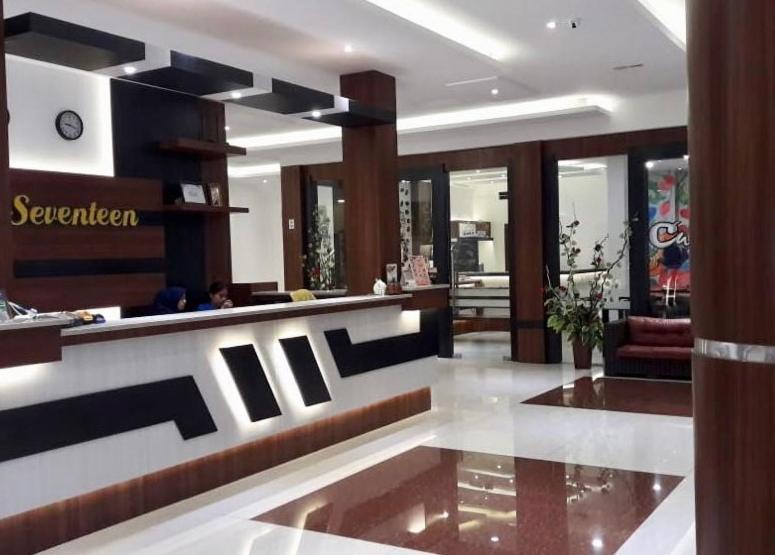 Seventeen Hotel Banda Aceh Buitenkant foto
